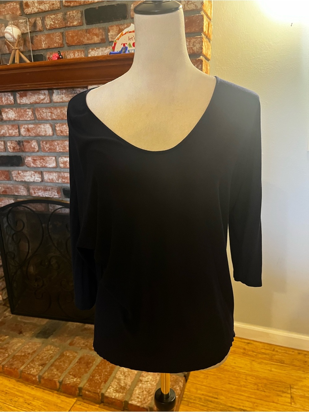Vince Black round neck top 100% Viscose